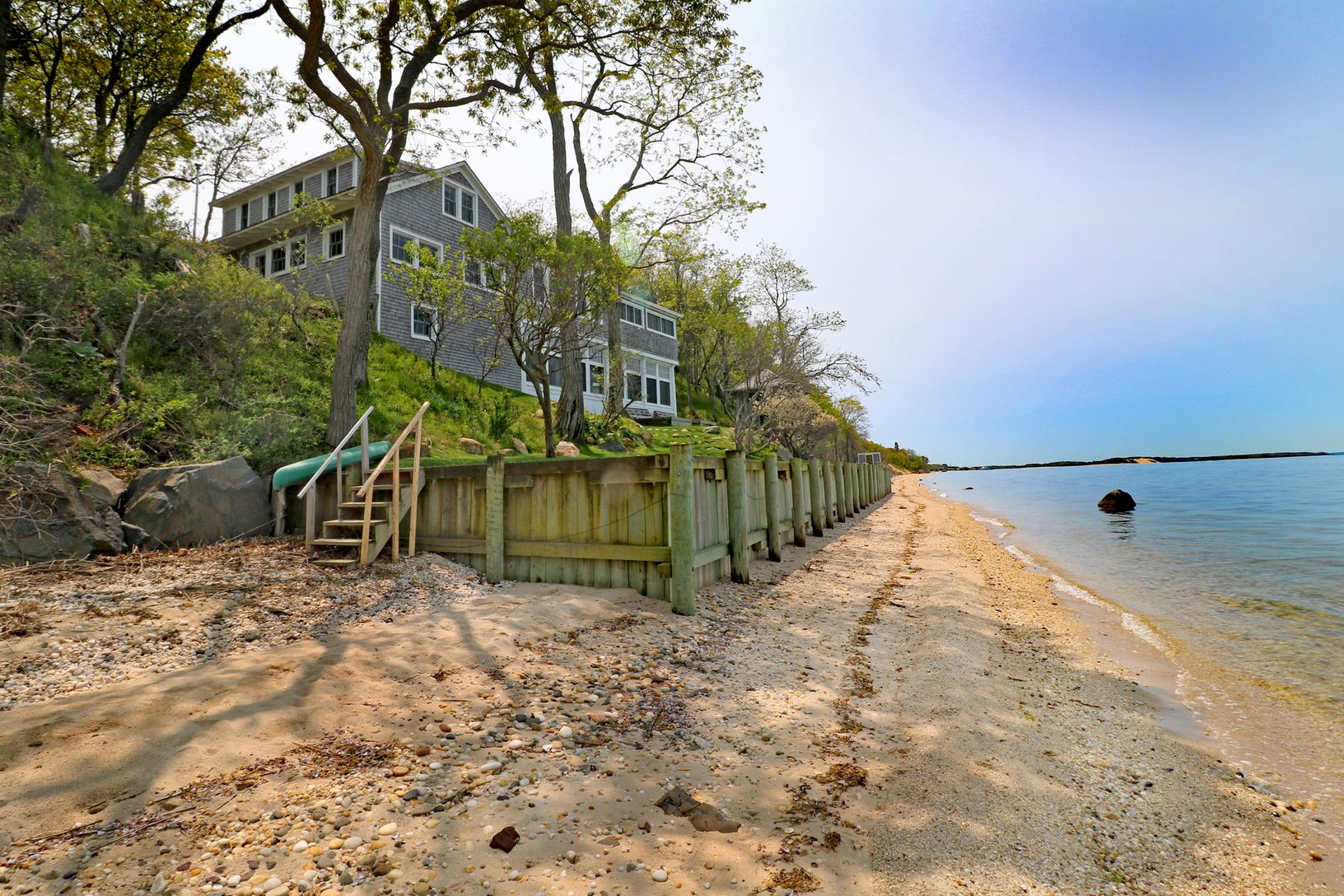  Beach access with distance to walk 