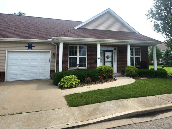 8 Courtyard Blvd, Sullivan, IL 61951