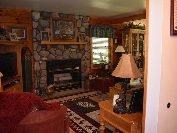 3rd image of 2160 Lakeshore Dr