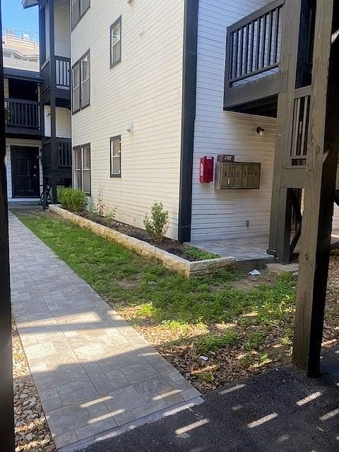 1st image of 912 W 22nd 1/2 St