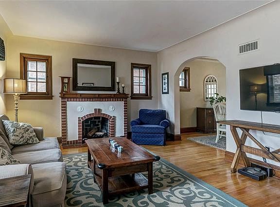 5th image of 6327 Mardel Ave