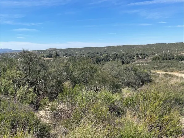 34 Rocky Knoll Rd, Hemet, CA 92544