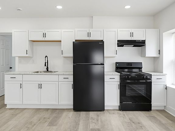 3rd image of 1207 W Prospect Rd #1B