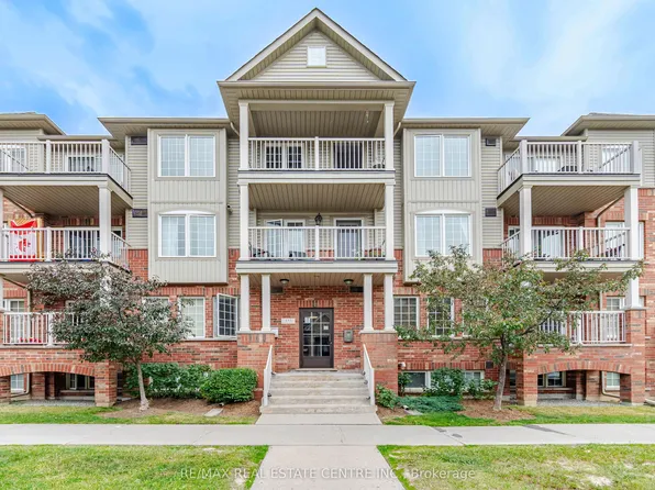 153 Isaac Devins Blvd #2, Toronto, ON M9M 0C5