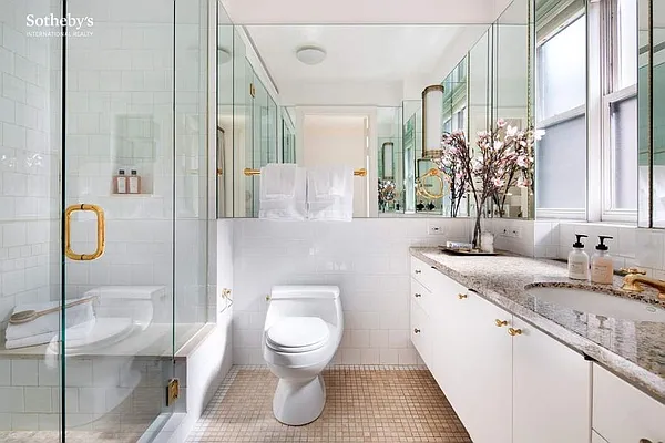 Sold by Sotheby's International Realty | media 6