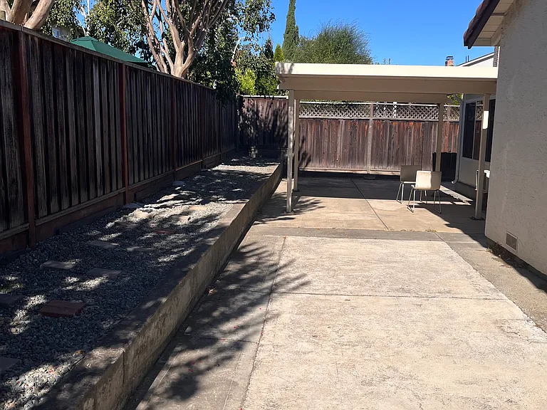 944 Erica Dr — Photo 3