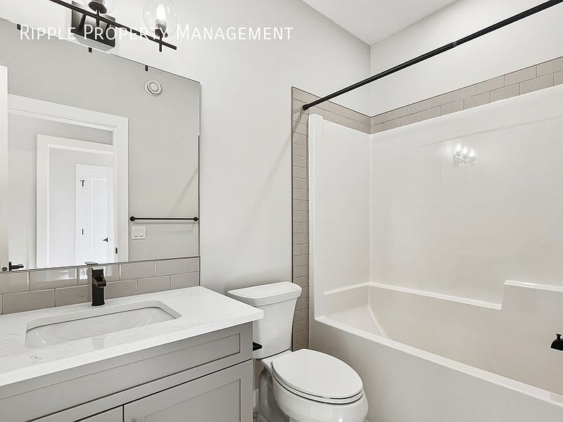 Calgary Townhouse for rent - 3 Bedrooms — photo 14