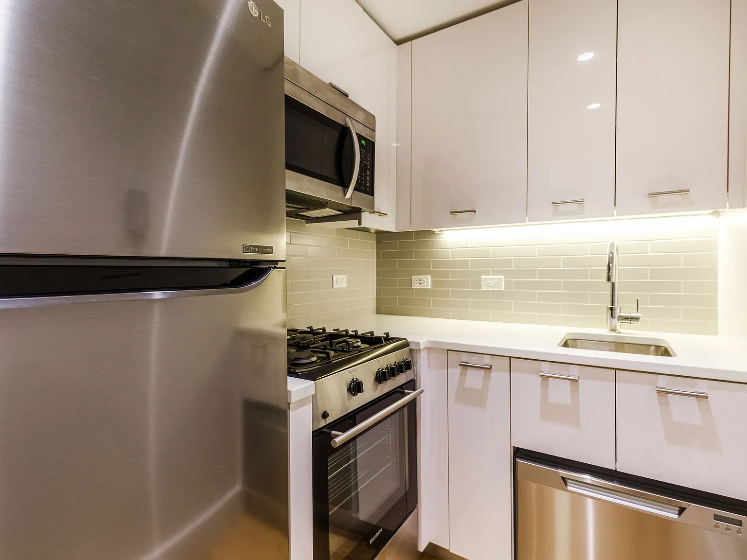 230 East 44th Street — Photo 2