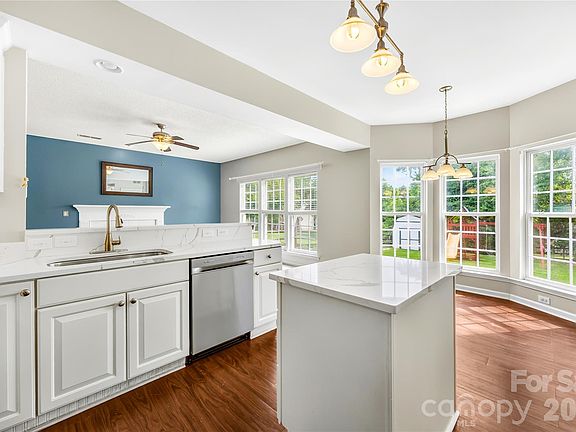 4th image of 4710 Lenox Hill Pl