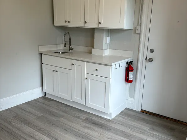 (undisclosed Address), Montclair, NJ 07042