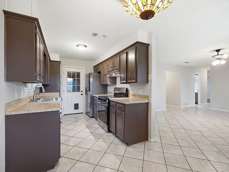 525 Parkview Dr — Photo 12