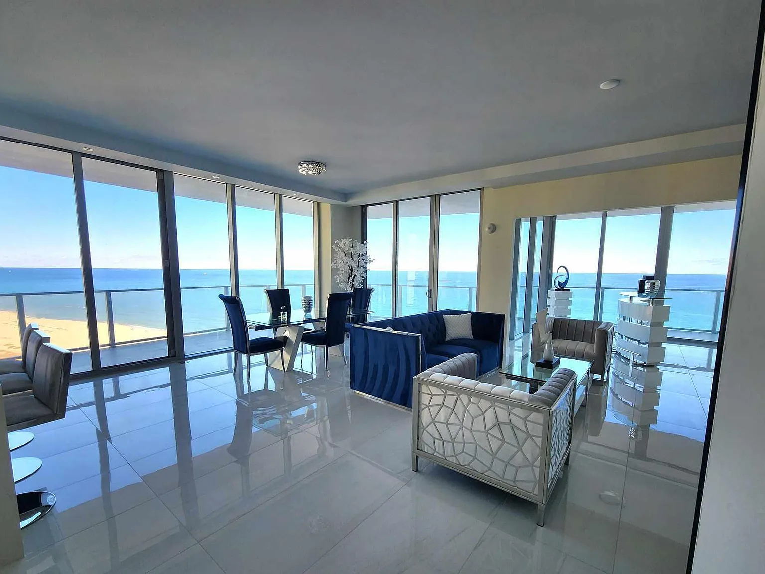 2 bed, 2.5 bath, 1917 sqft, $24,000 — Photo 3