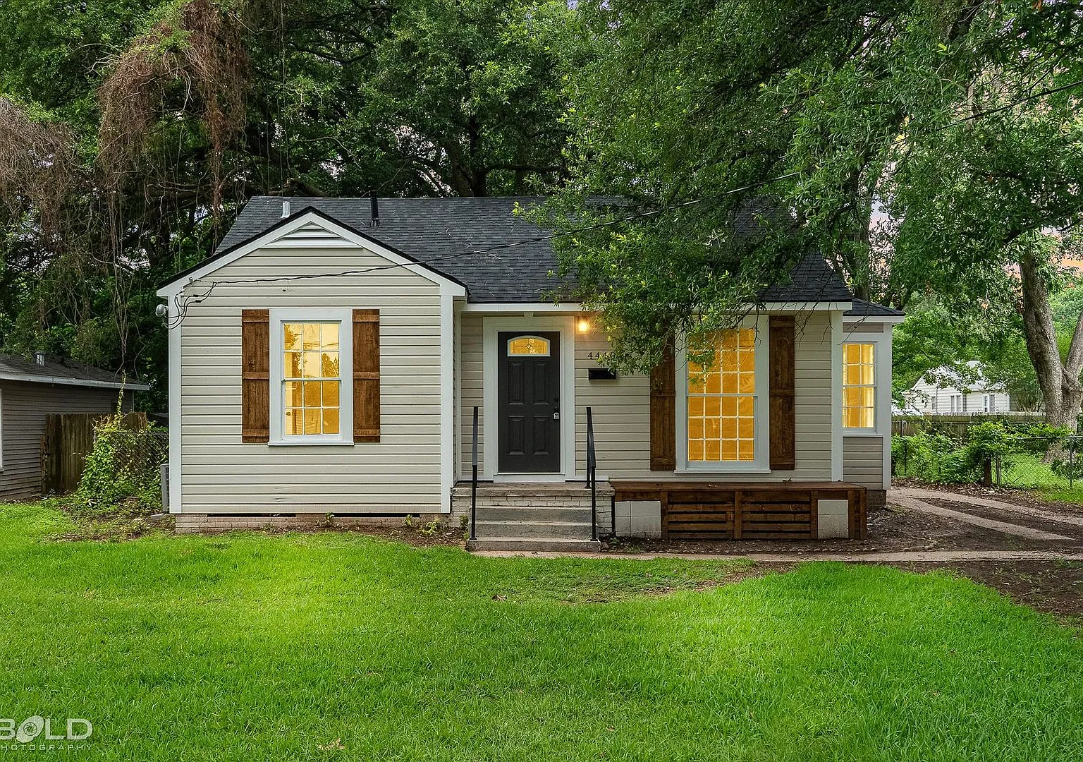 $300. off the first month rent!! Move in Special! Remodeled...Ready for tenant — Photo 3