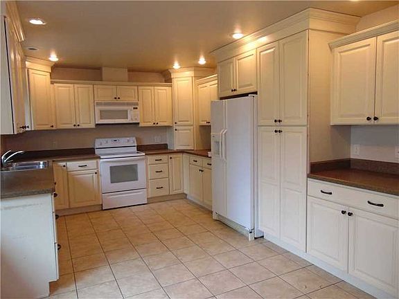 3rd image of 1822 Avenue E