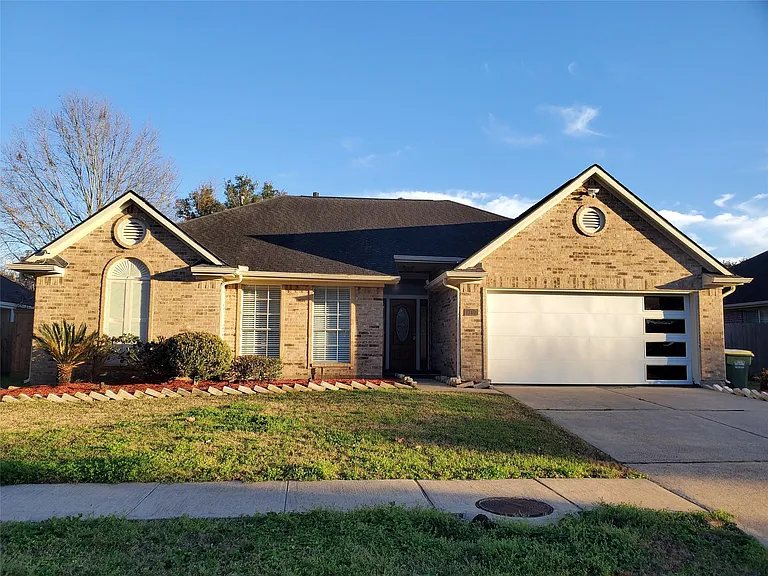 2107 Tower Bridge Rd — Photo 1