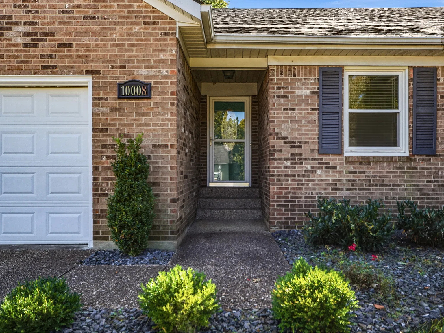 3 bed, 1242 sqft, $2,300 — Photo 3
