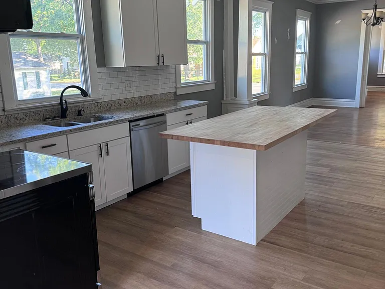 2400 Bailey Ave — Photo 7