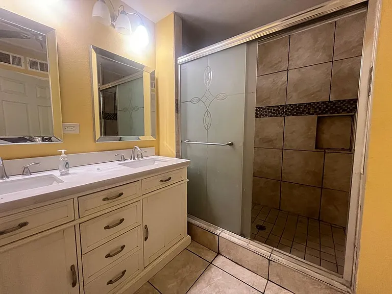 9001 Tulane Dr #UPSTAIRS — Photo 5