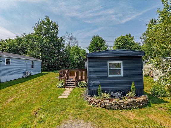 3rd image of 62 Hedgeview Dr