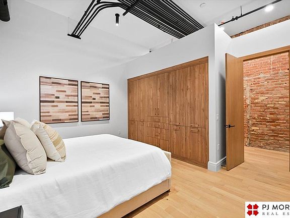4th image of 1105 Harney St APT 207