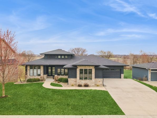 9003 NW 73rd Pl, Johnston, IA 50131