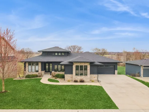 9003 NW 73rd Pl, Johnston, IA 50131