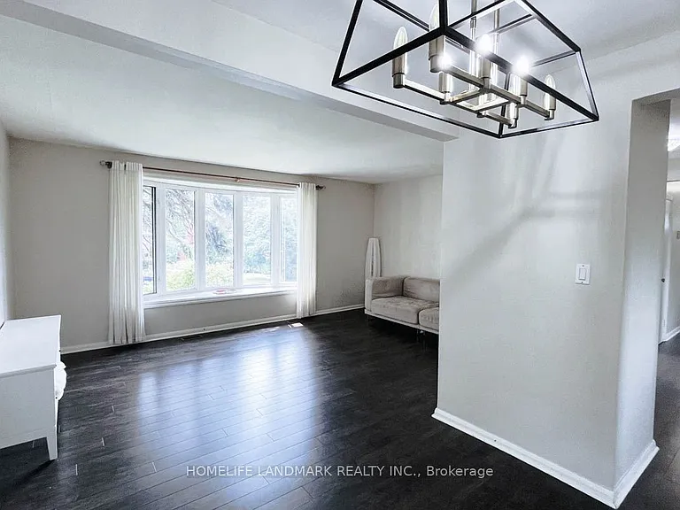 16 Lochinvar Cres #MAIN — Photo 7