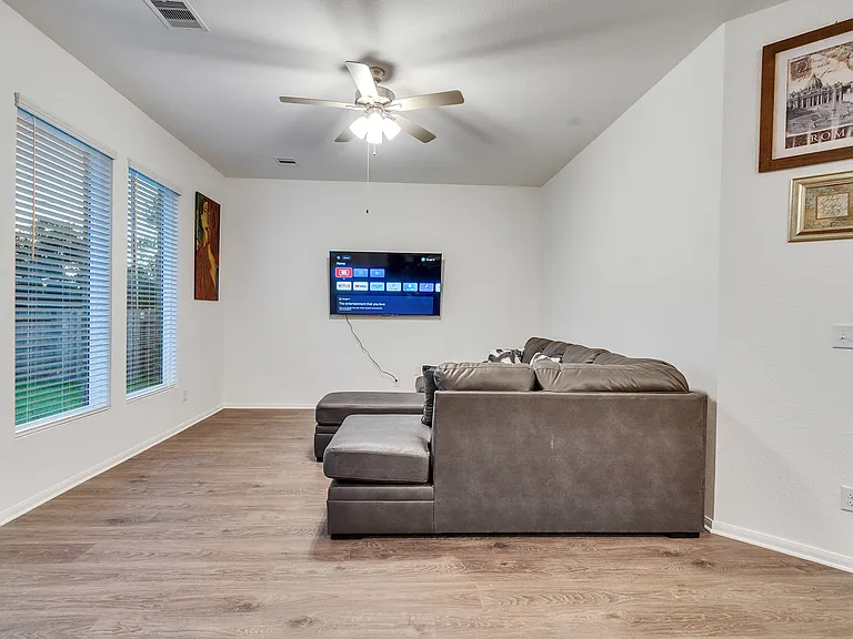 407 Magnolia Ln — Photo 6