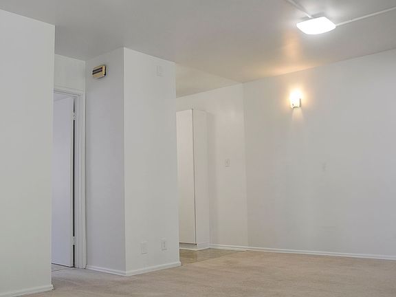 4th image of 540 Glenrock Ave APT 8