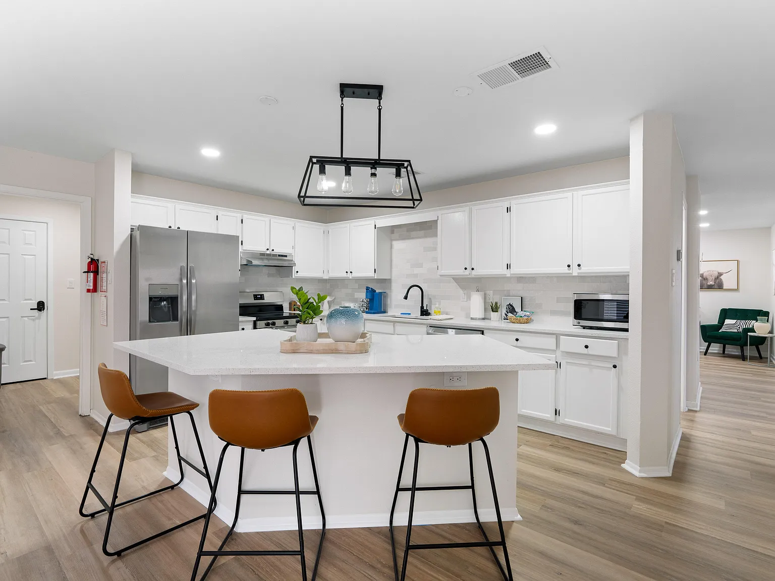 4 bed, 4.0 bath, 2832 sqft, $680 — Photo 4