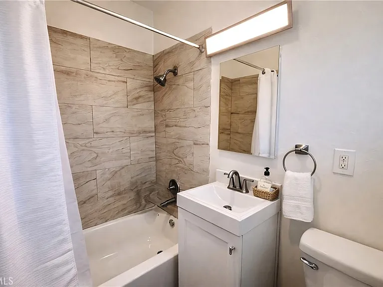 1820 W Sallie Ln #4 — Photo 5