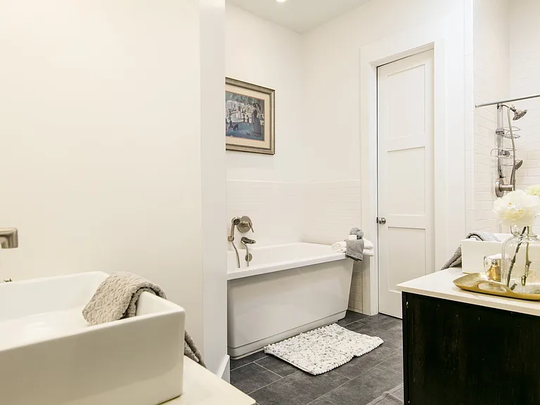 Seven Oaks St — Photo 15