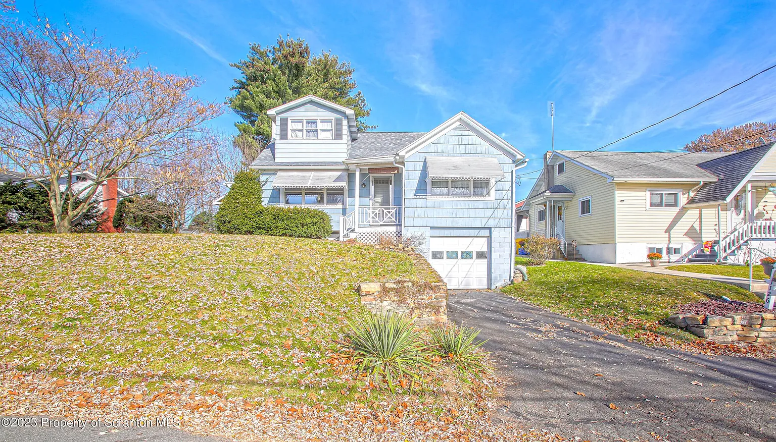 1124 Dean St photo 1