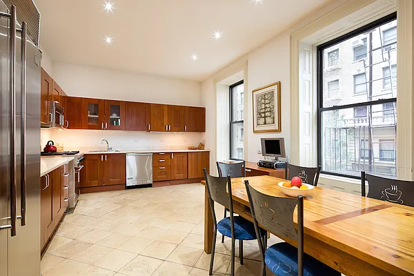 Sold by Vertex Realty Group LLC | media 7