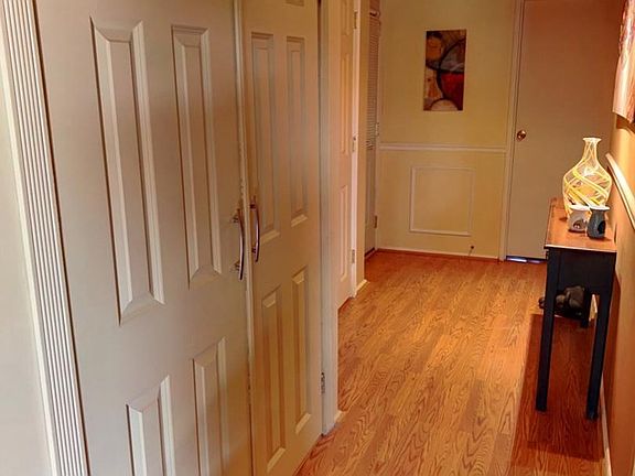 4th image of 1403 Meadowview Ln #1403