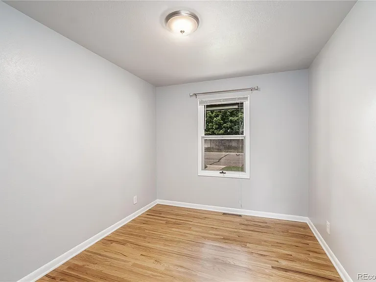 1130 Spencer St — Photo 11