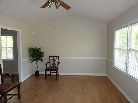 3rd image of 1307 Idlewood St