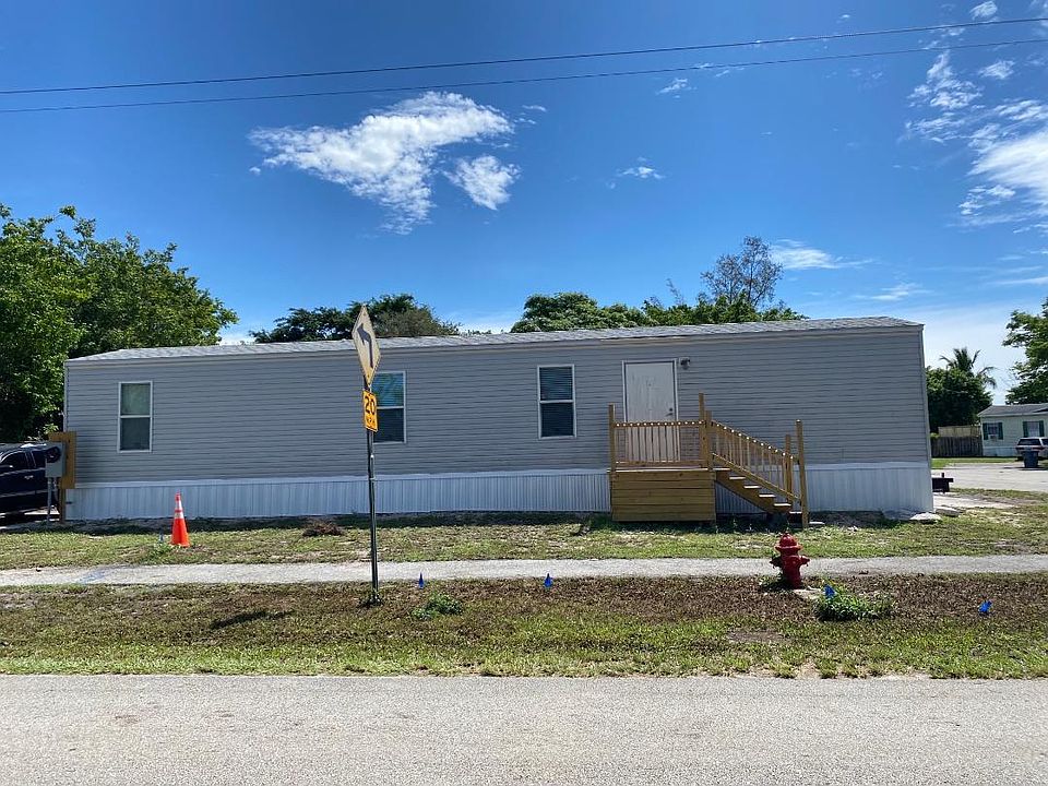 FRONT OF MANUFACTURED HOME