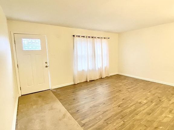 5th image of 212 Bayberry St