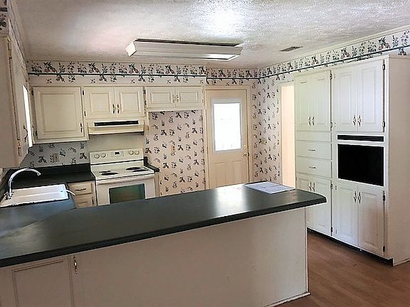 4th image of 1014 Seymour Dr