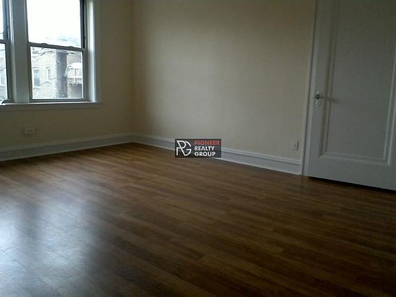 3rd image of 2536 N Sawyer Ave #2536403