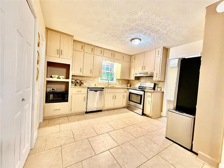 665 Arnold Rd — Photo 11