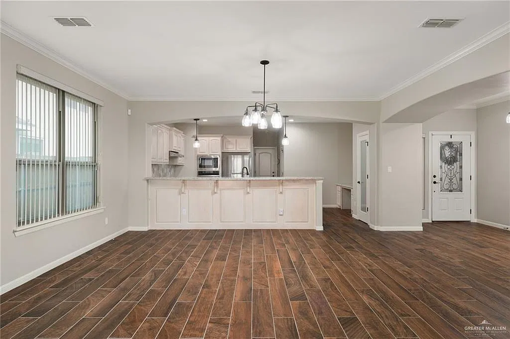4 bed, 3.5 bath, 2628 sqft, $3,600 — Photo 4