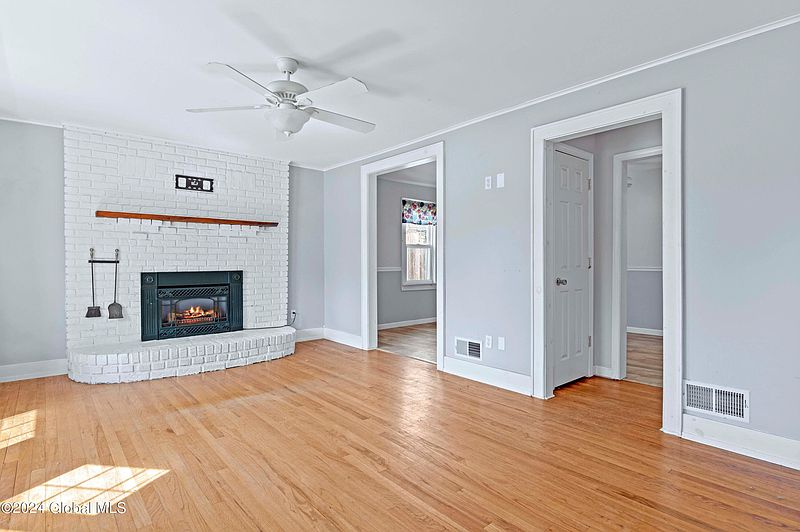 3rd image of 15 Pine Road