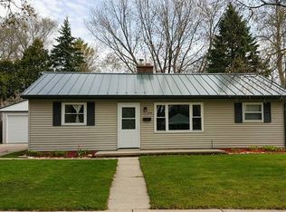 509 Clover Ln, Green Bay, WI 54301