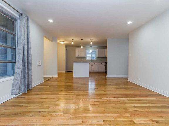 5th image of 938 E 161st Pl