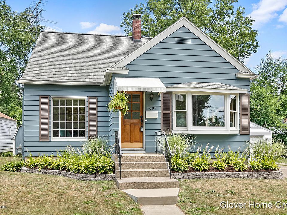 1st image of 1691 Hillmount St NW