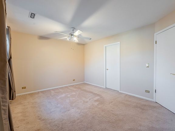 3rd image of 29W431 Emerald Green Dr Unit G
