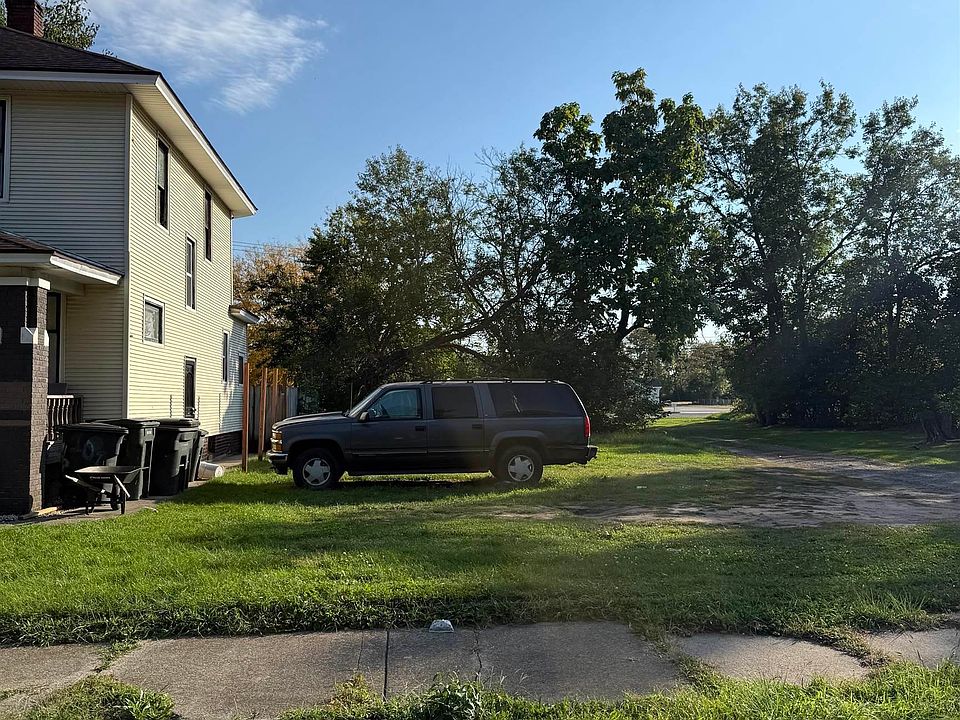 2nd image of 1018 Napier St
