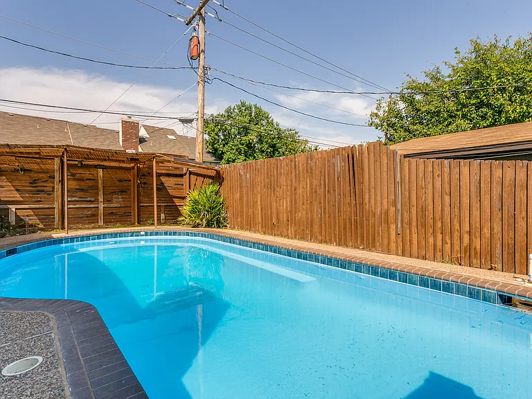 1535 Carnation Dr — Photo 30